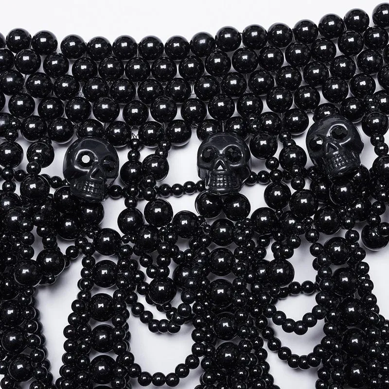 Damenhalsband mit Gothic-Totenkopf und Perlenbesatz