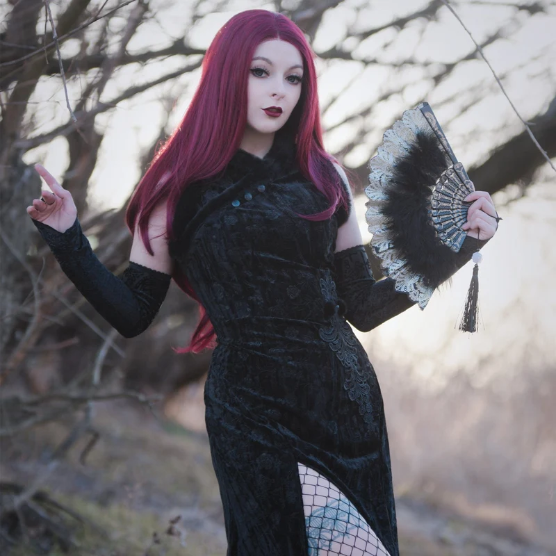 Gothic-Ballkleid aus geprägtem Samt mit Schlitz und Ärmelschonern für Damen