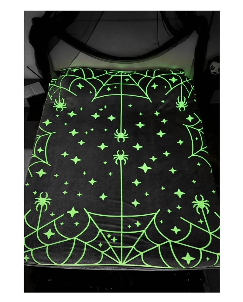 KILLSTAR Spider Space Glow Kuscheldecke