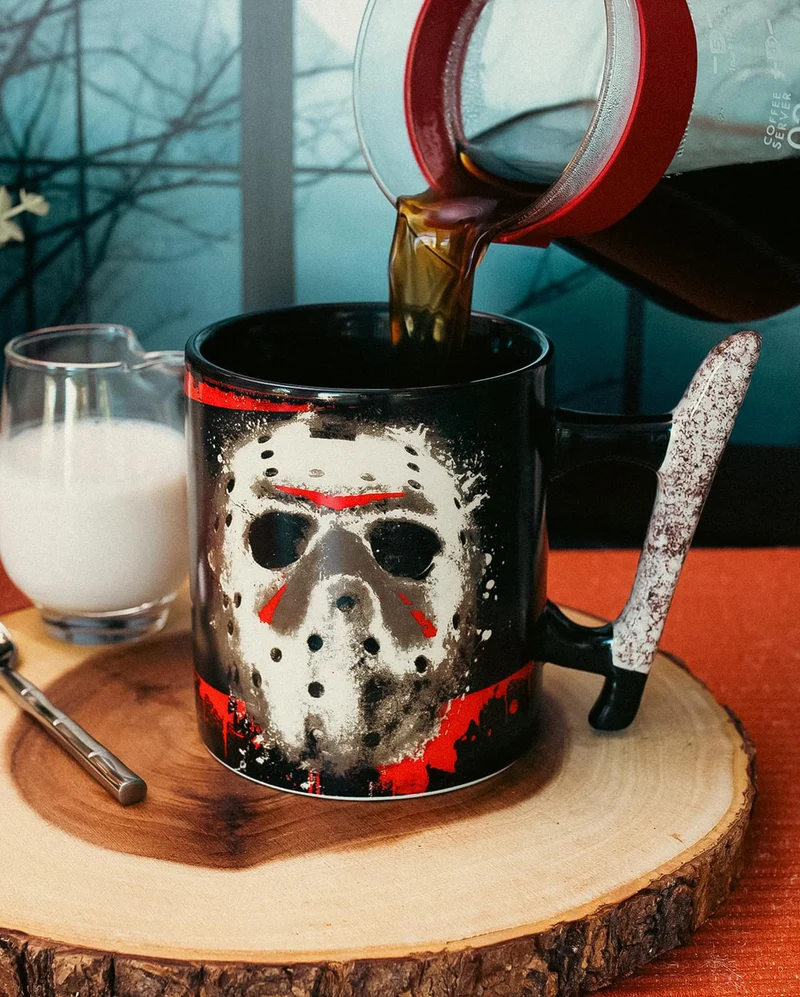 Friday the 13th Keramiktasse mit Machete als Griff