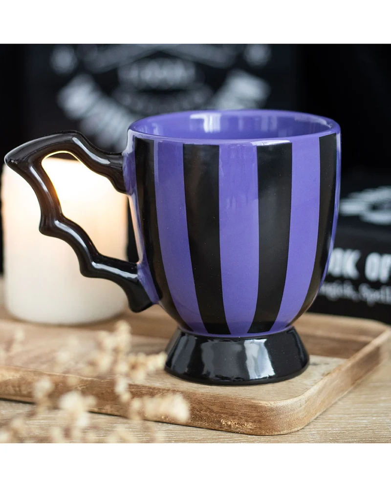 Violett gestreifte Fledermausflügel-Teetasse