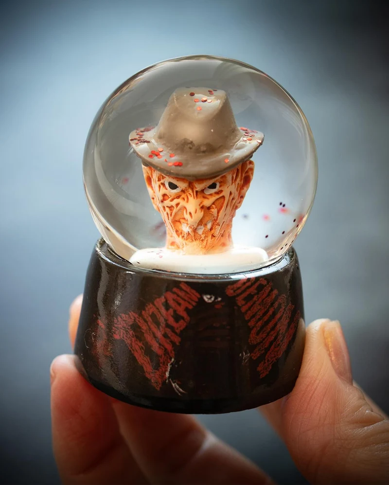 Nightmare On Elm Street Mini-Schneekugel mit Licht 5cm