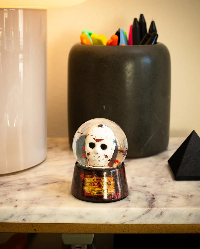 Friday the 13th Mini-Schneekugel mit Licht 5cm