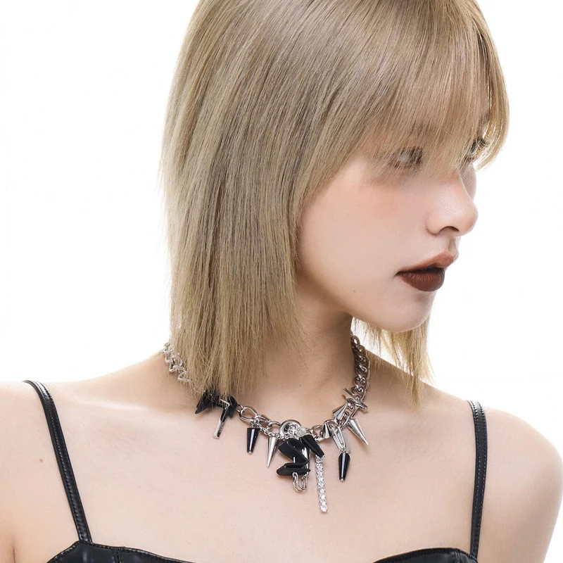 Unregelmäßiger, mit Zirkonen besetzter Punk-Halsband für Damen