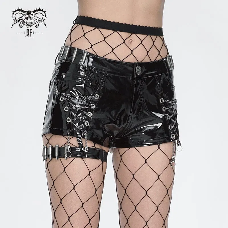Damen-Shorts aus Kunstleder mit Punk-Kette und Schnalle