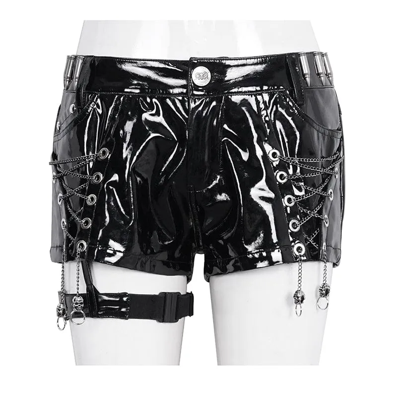 Damen-Shorts aus Kunstleder mit Punk-Kette und Schnalle