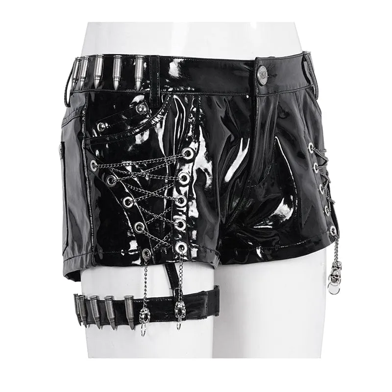 Damen-Shorts aus Kunstleder mit Punk-Kette und Schnalle