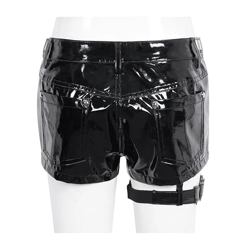 Damen-Shorts aus Kunstleder mit Punk-Kette und Schnalle