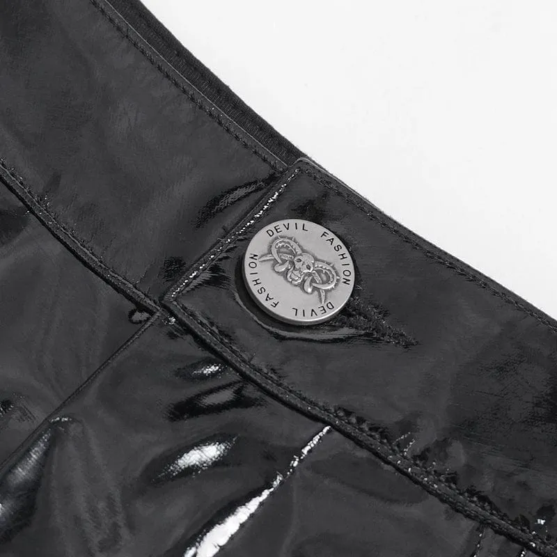 Damen-Shorts aus Kunstleder mit Punk-Kette und Schnalle