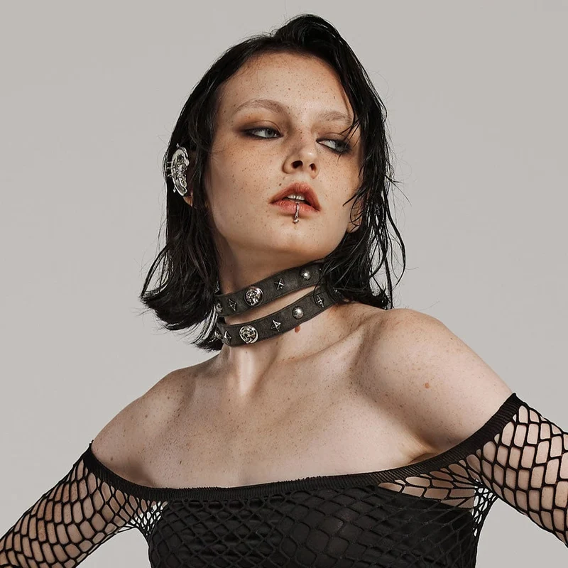 Damen-Halsband mit Punk-Schädel und Nieten und doppeltem Riemen