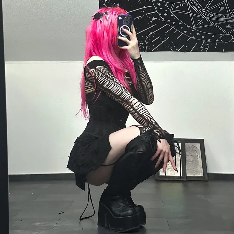 Damen Punk-Slipkleid mit unregelmäßigen Löchern und Löchern in Schwarz