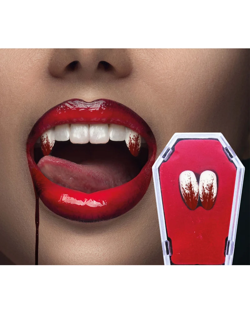 Blutige Vampirzähne