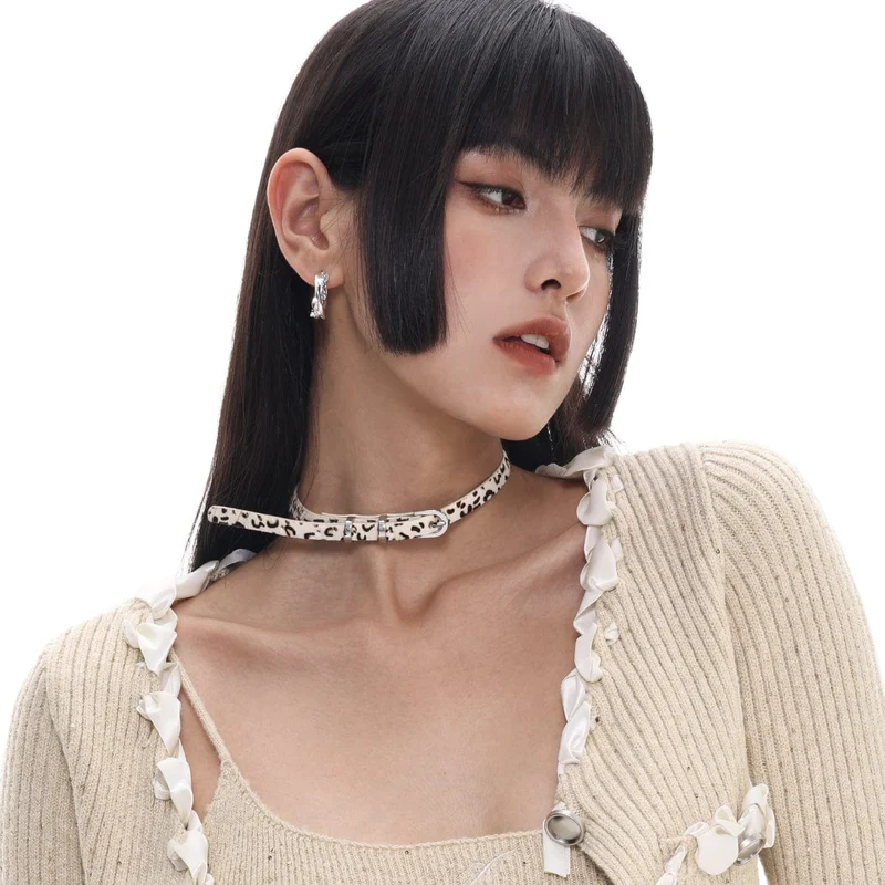 Damen-Halsband mit Grunge-Leopardenmuster