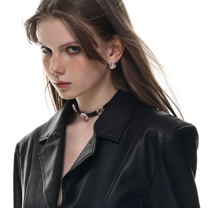 Damen-Choker mit Punk-Blumen-Schnalle