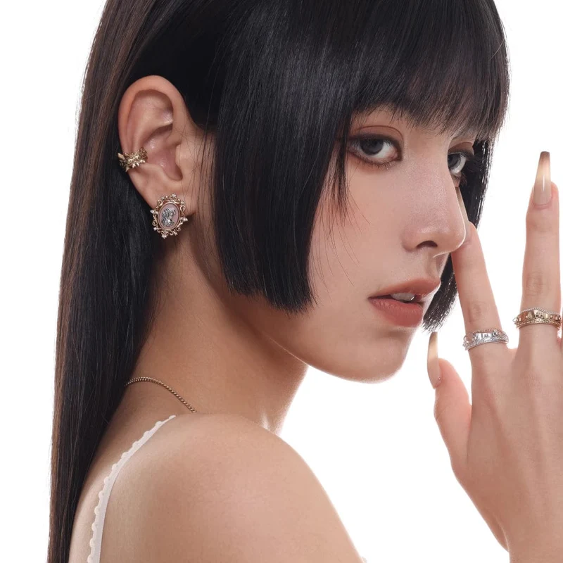 Damen-Ohrringe im Gothic-Stil mit geprägtem Stereo-Rahmen