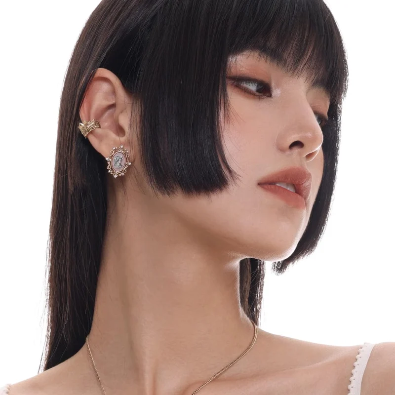 Damen-Ohrringe im Gothic-Stil mit geprägtem Stereo-Rahmen