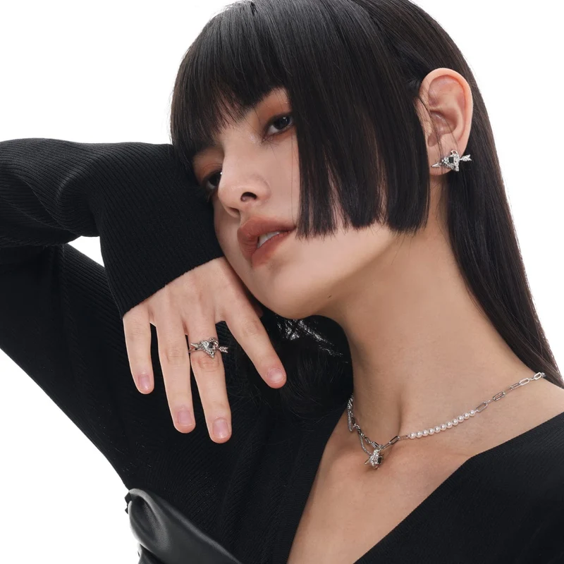 Damen-Punk-Ring mit durchbohrtem Pfeil-Herz
