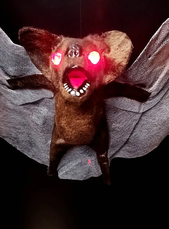 Riesige Fledermaus 70 cm mit leuchtenden Augen