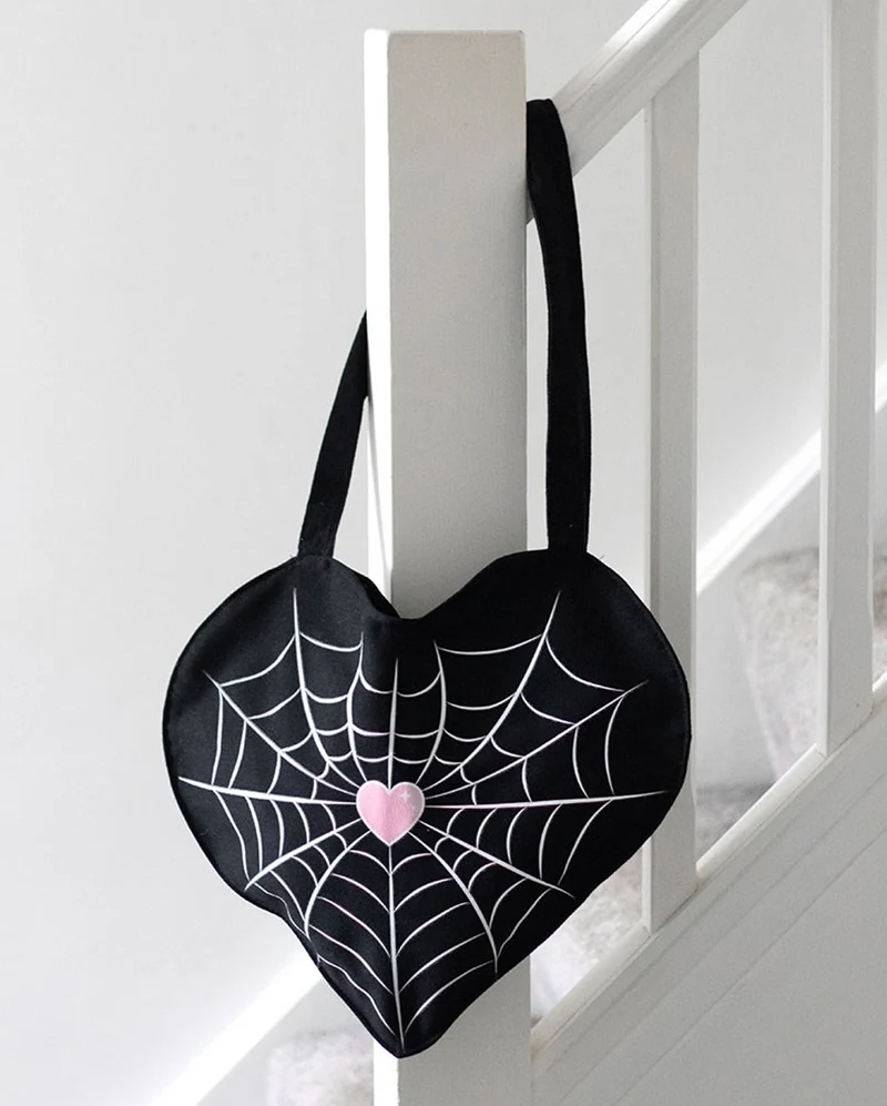 Spiderweb Heart Tragetasche