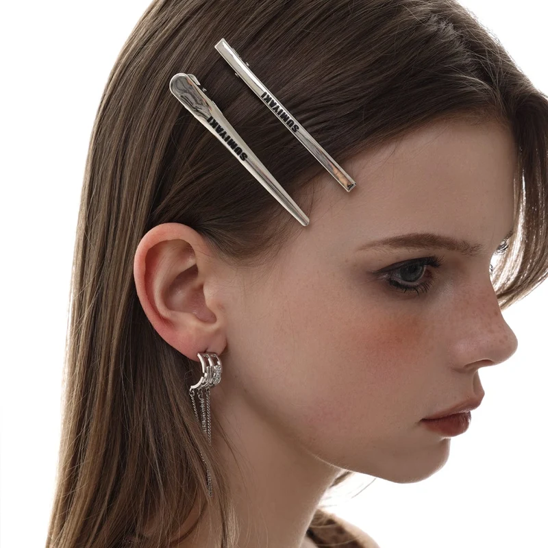 Haarspange mit Punk-Buchstaben-Aufdruck für Damen