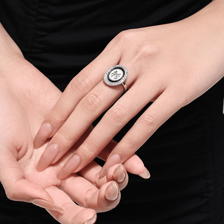 Damen-Ring mit Strasssteinen und Schleife im Grunge-Stil