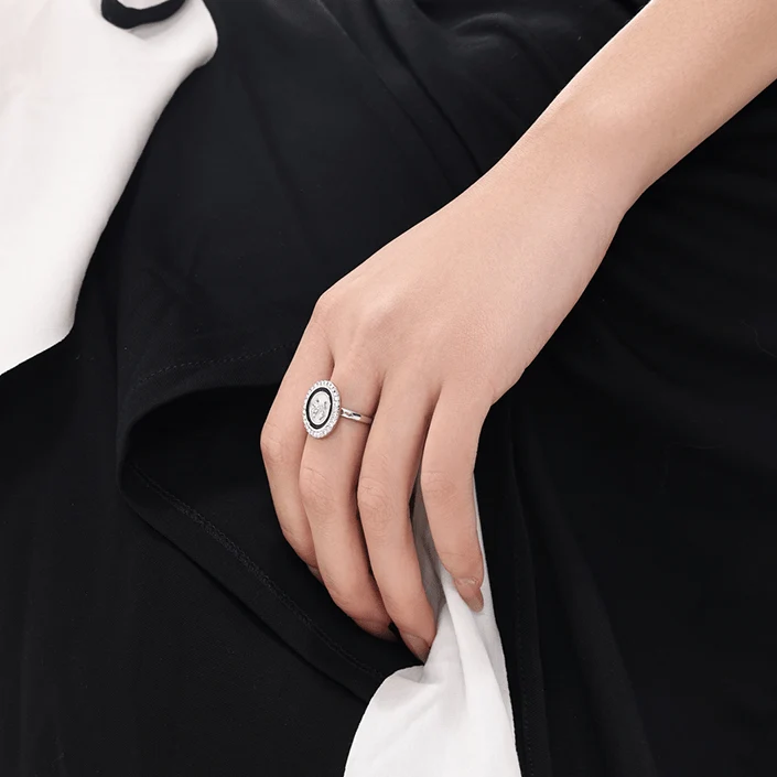 Damen-Ring mit Strasssteinen und Schleife im Grunge-Stil