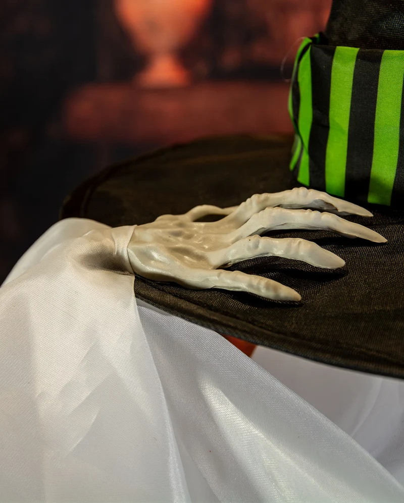 Geist mit Hexenhut Animatronic 85cm