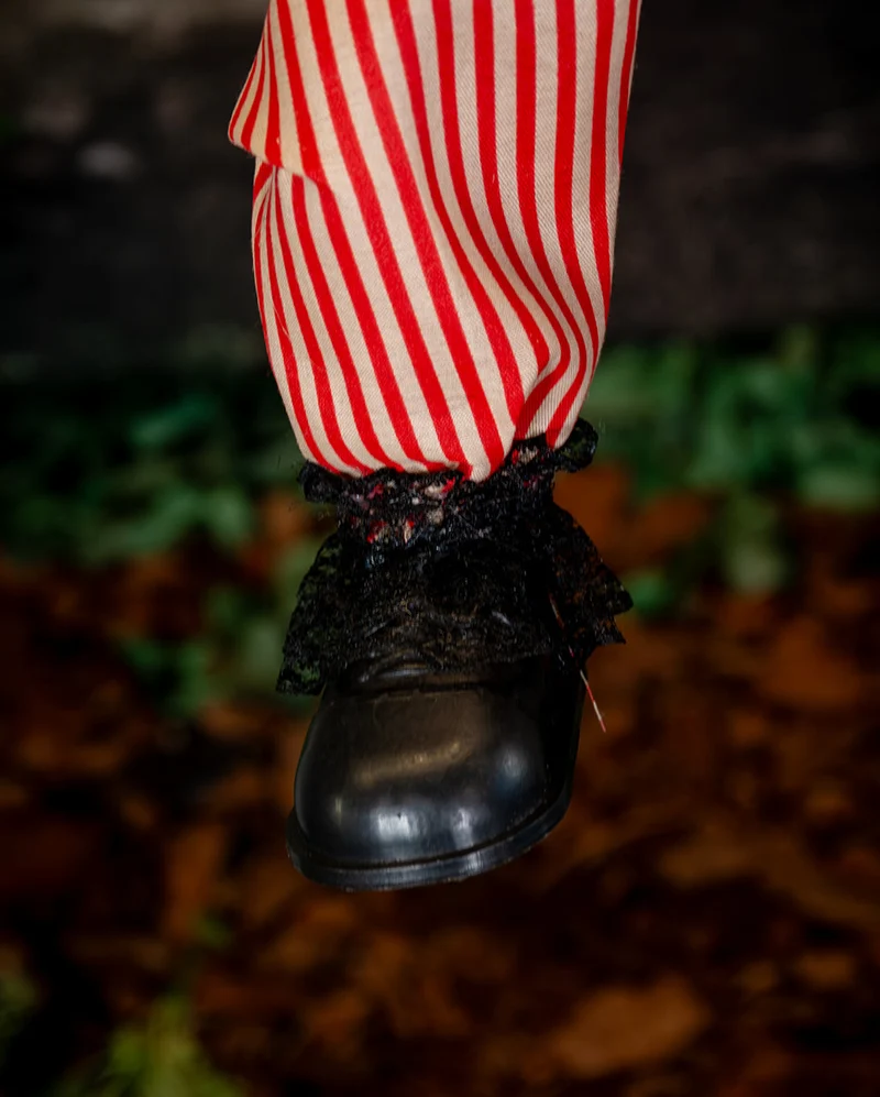 Schaukelnder Horrorclown Halloween Animatronic 70cm