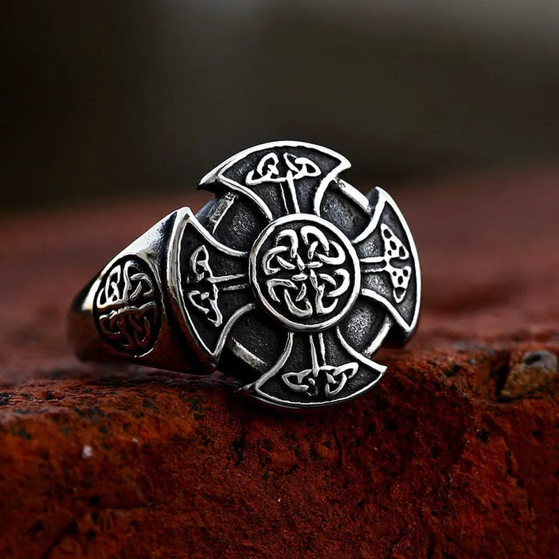 Keltischer Knoten-Ring des Punkkreuzes der Männer