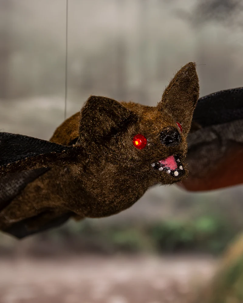 Braune Fledermaus zum Aufhängen 54cm
