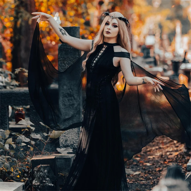 Gothic-Brautkleid für Damen mit Trägern, Seitenschlitz und abnehmbarem Cape