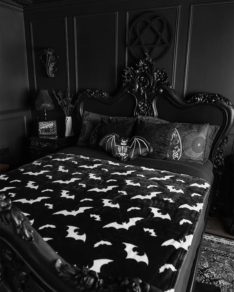 Riesige Gothic Kuscheldecke mit Fledermaus Motiv 152x178cm