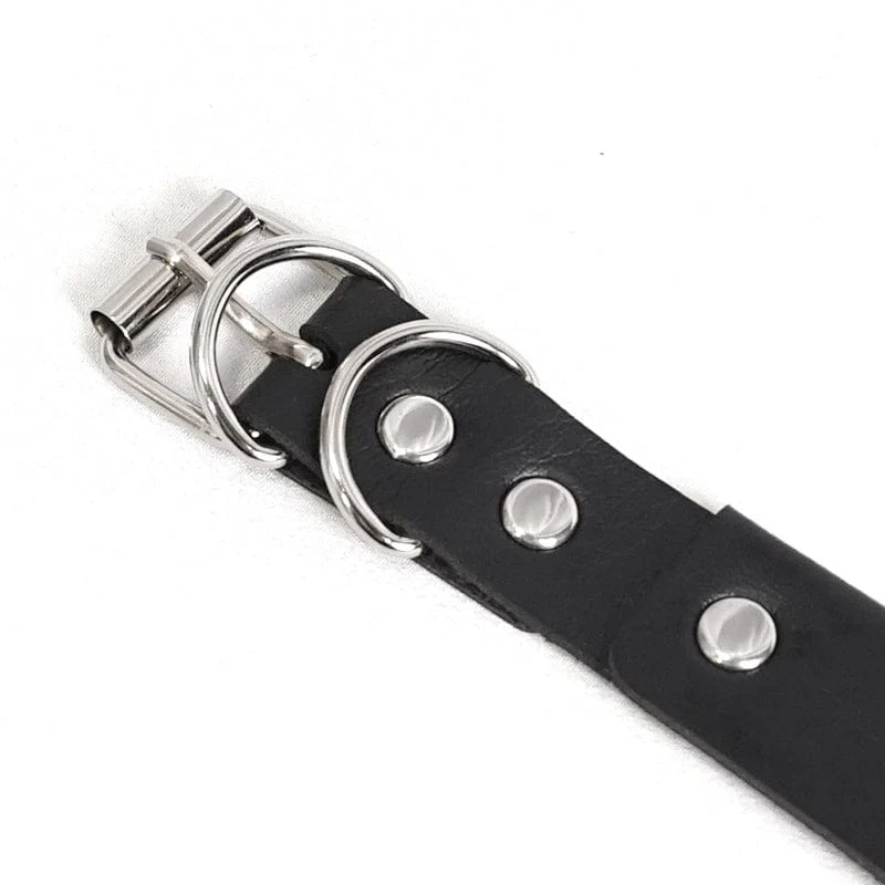 Gotischer Nietenketten-Halsband für Damen mit Brustbedeckungen
