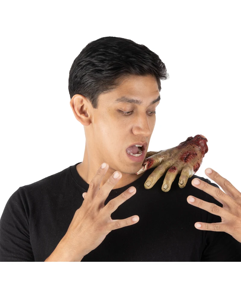 Gruselige Zombie Hand als Schulter Clip