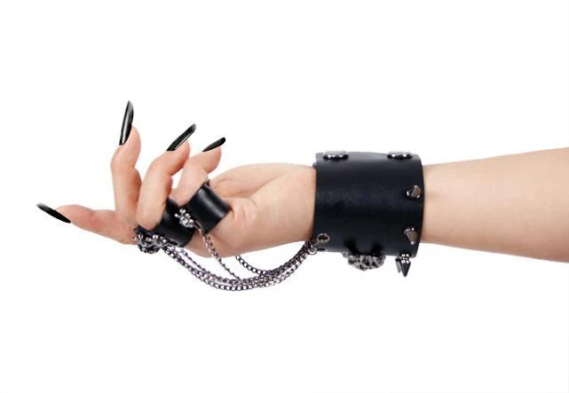 Schwarze Totenkopf-Metallketten-Handschuhe für Herren mit abnehmbaren Fingerringen