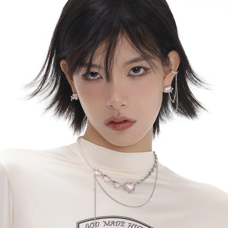 Asymmetrische Damen-Ohrringe mit Grunge-Herz-Zirkon