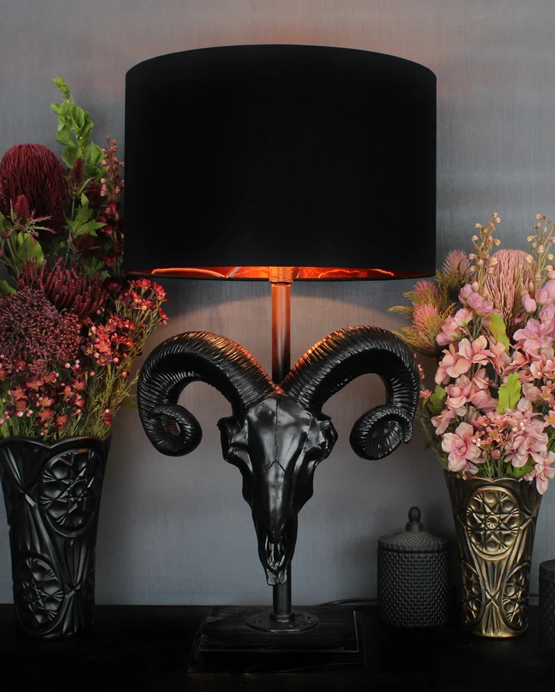 Schwarze Widder Totenschädel Lampe mit Lampenschirm 68cm