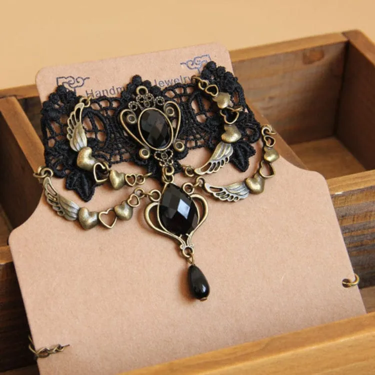 Damen Choker aus gotischer Spitze mit Diamanten und Herzkette