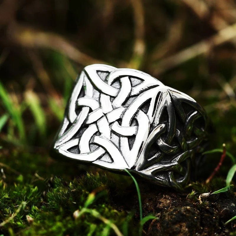 Geschnitzter Punk-Ring mit keltischem Knoten für Herren
