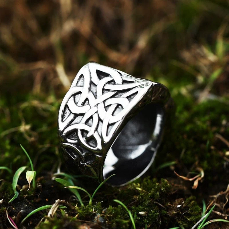 Geschnitzter Punk-Ring mit keltischem Knoten für Herren