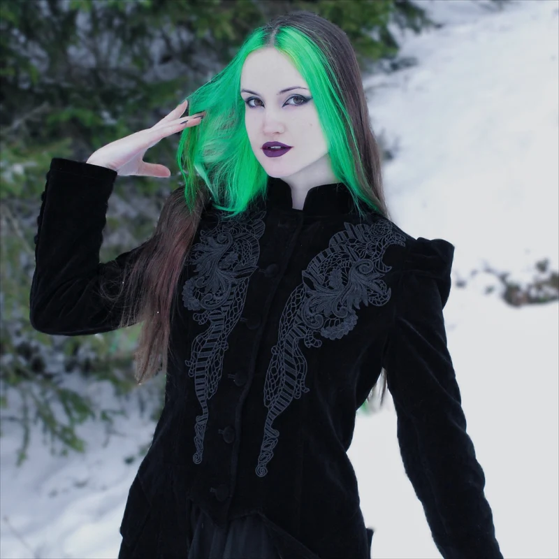 Viktorianische Gothic Stehkragen für Damen mit floralen Wollschwalbenschwanzmänteln