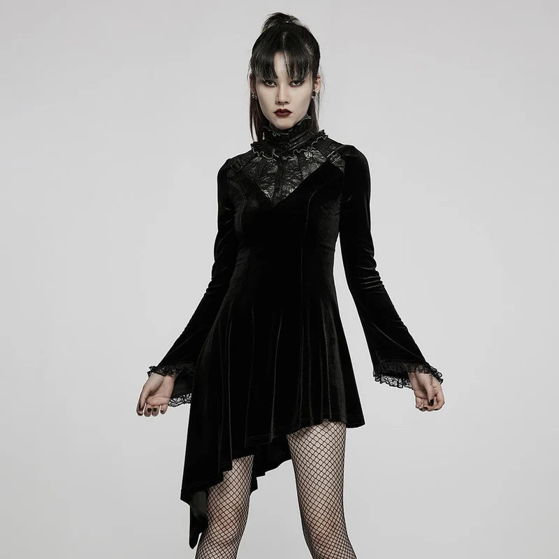 Damenkleid aus Gothic-Spitze mit Stehkragen und unregelmäßigem Saum