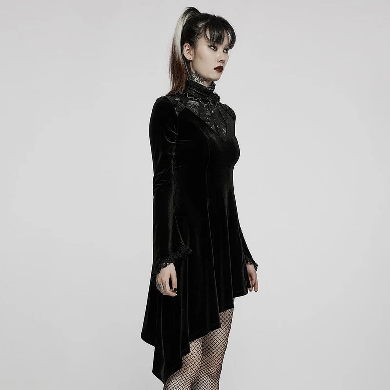 Damenkleid aus Gothic-Spitze mit Stehkragen und unregelmäßigem Saum