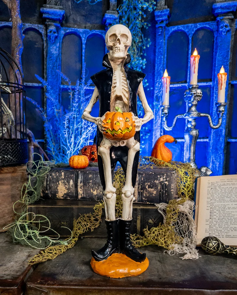 Skelett Figur mit Frack & Kürbis 36cm