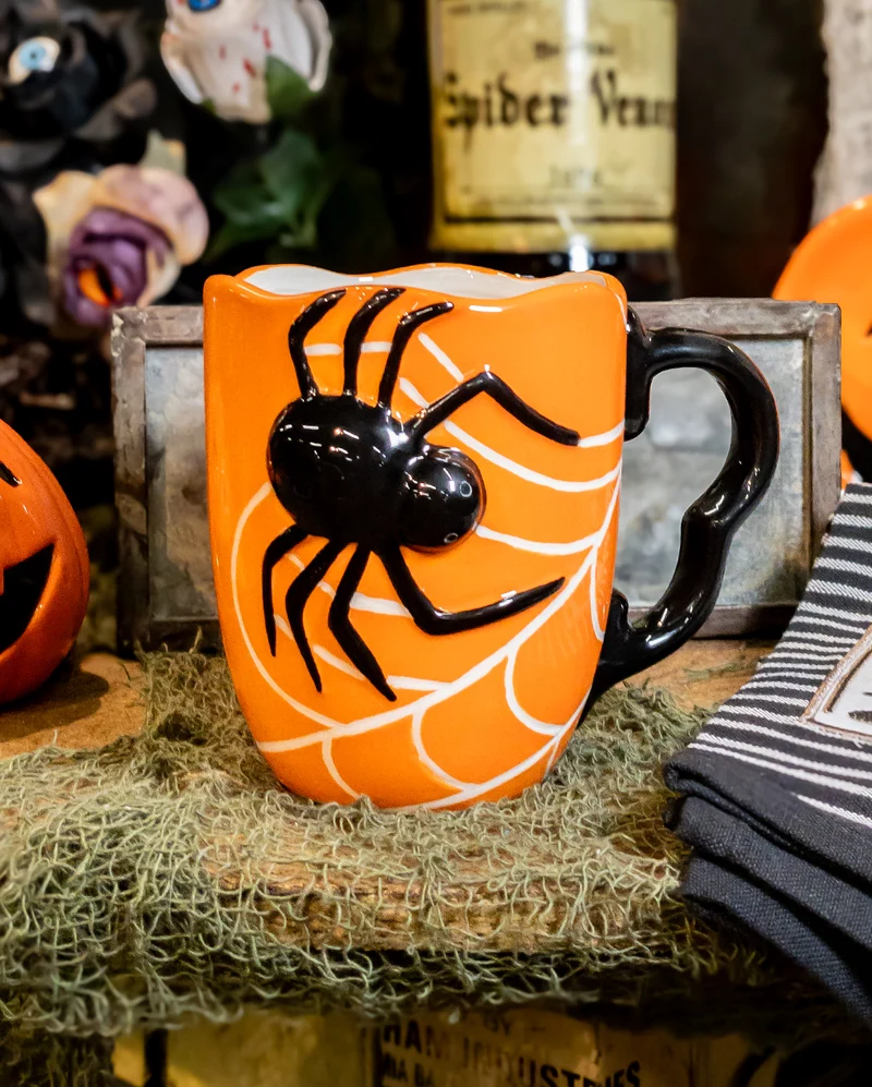 Große Halloween Tasse mit Spinne & Spinnennetz 500ml