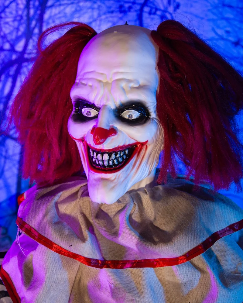 Dämonischer Horrorclown als Halloween Animatronic 170cm
