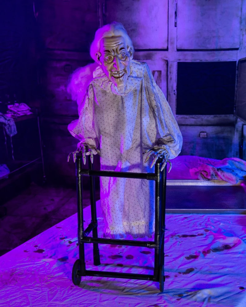 Old Granny mit Rollator - Bewegung & Sound 72cm