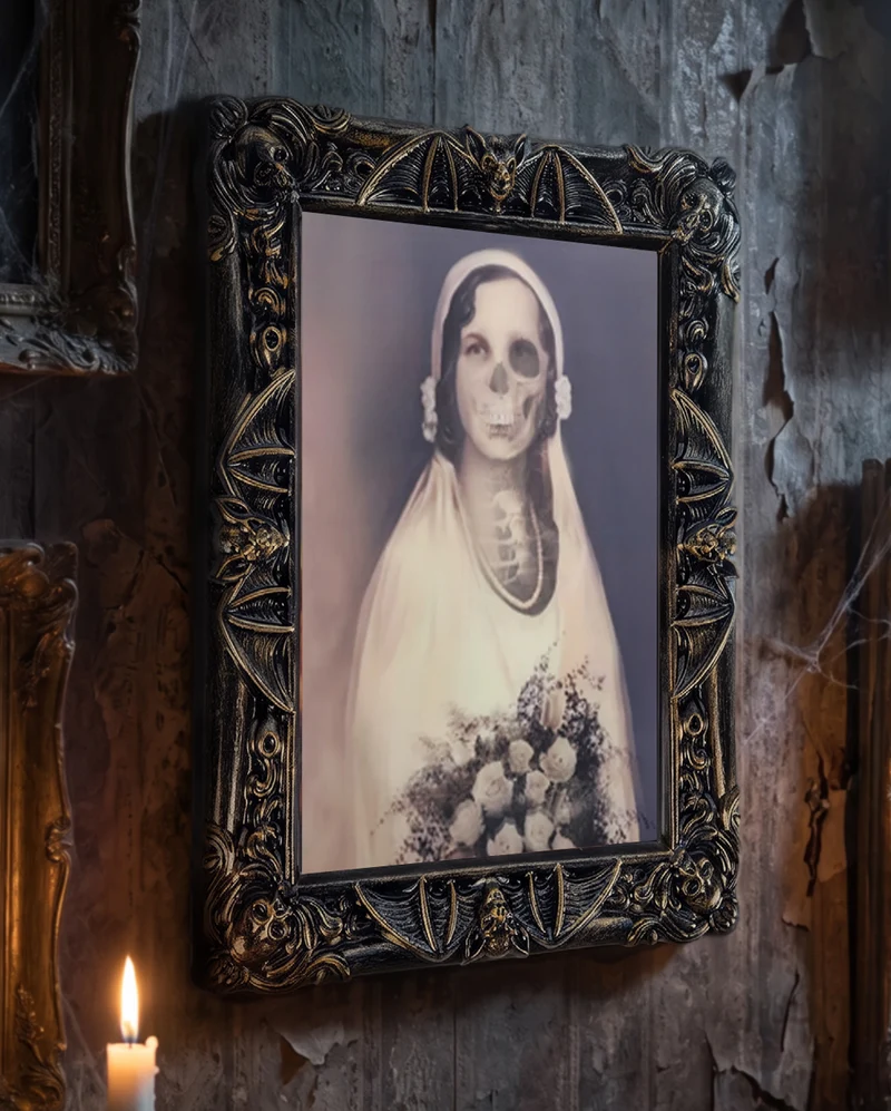 Hazel The Bloody Bride Lenticular Portrait 50x39cm