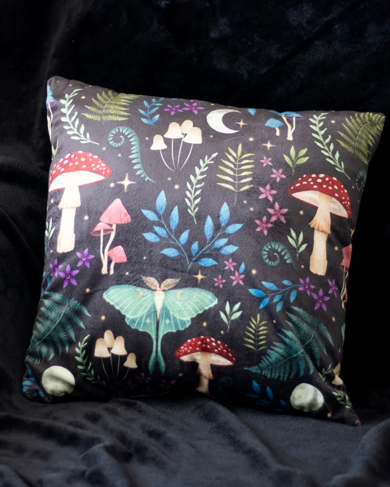 Magic Forest Mushroom Zierkissen 35x35cm