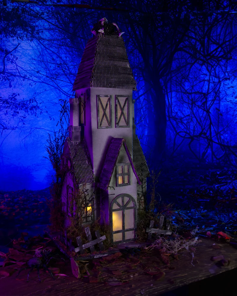 Verwittertes Geisterhaus mit Beleuchtung 95x53cm